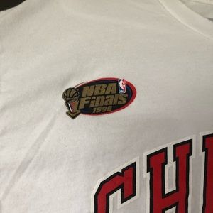 Mitchell & Ness Chicago Bull 6 Rings T-Shirt- L